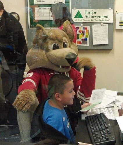 Phoenix Coyotes spend “ice-out” melting hearts